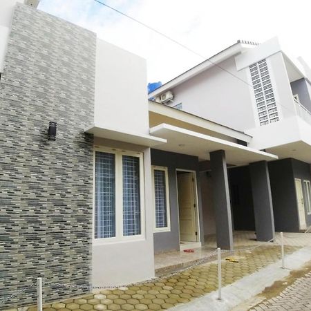 Omah Bondi Family Homestay By Fh Stay Джок'якарта Екстер'єр фото